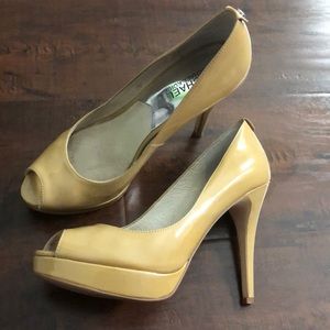 Michael Kors nude pumps